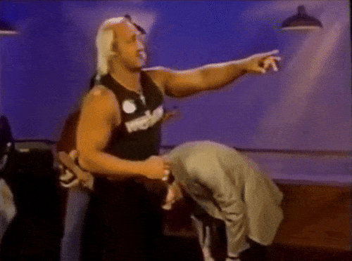 Hulk Hogan squeezes the life out of Richard Belzer