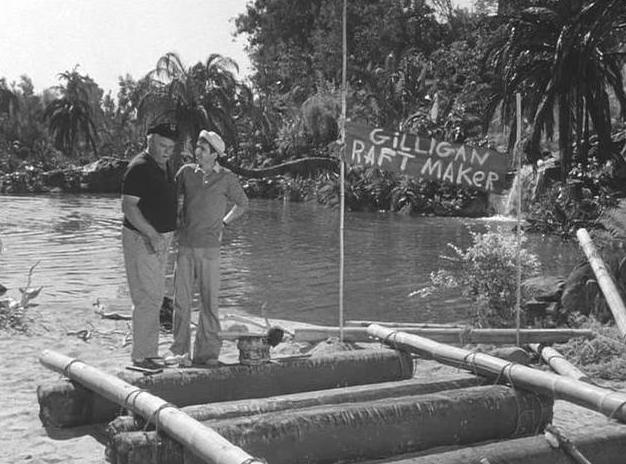 Gilligan's Island Gilligand and Skipper making a raft