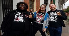 Headlies: Thousands Of Fans Wear The Same Bullet Club Shirt To Wrestlemania